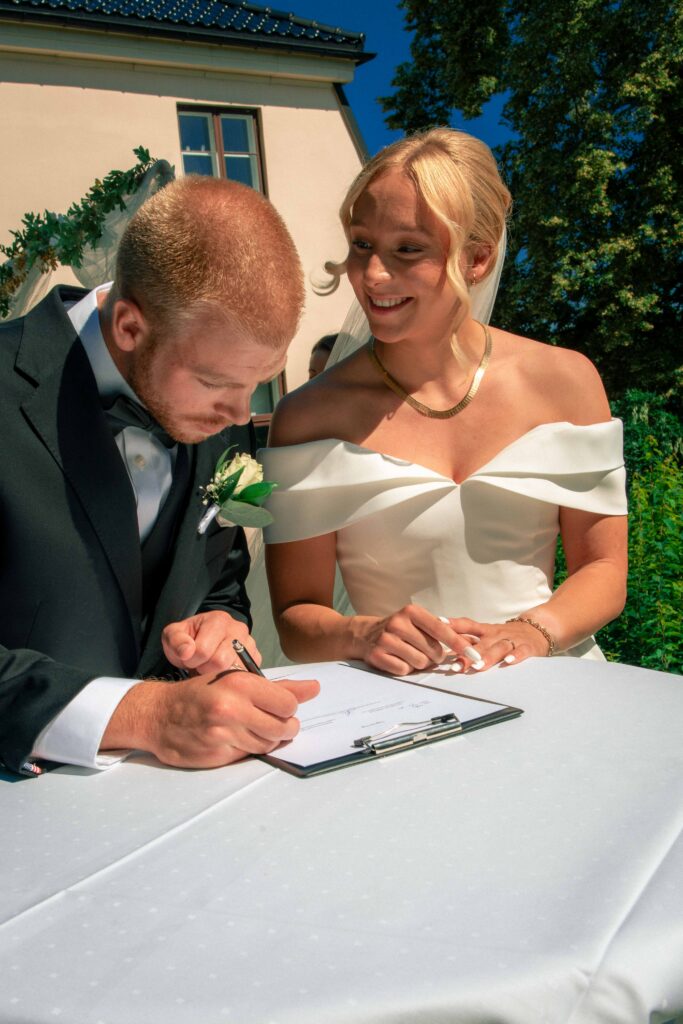 Destination wedding photography at Kjørbo gård in Oslo, Norway
